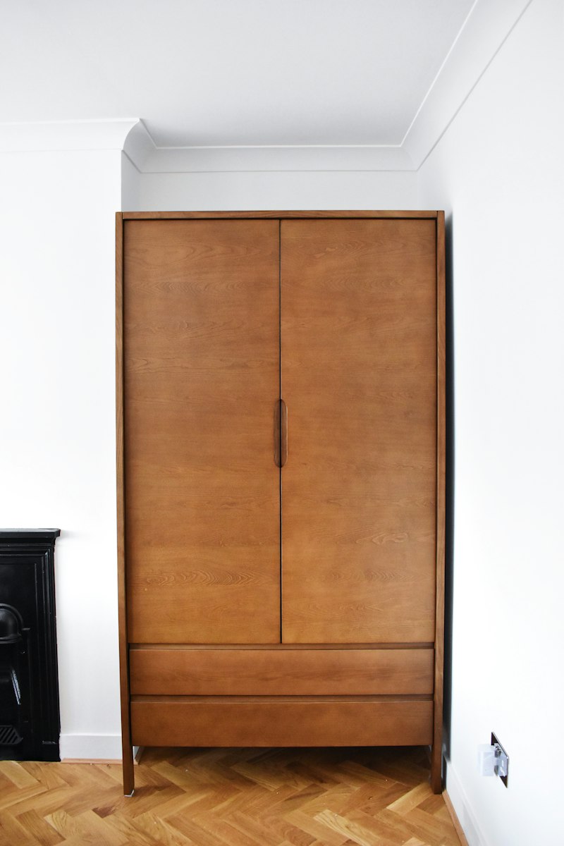 Walk-in closet cabinets
